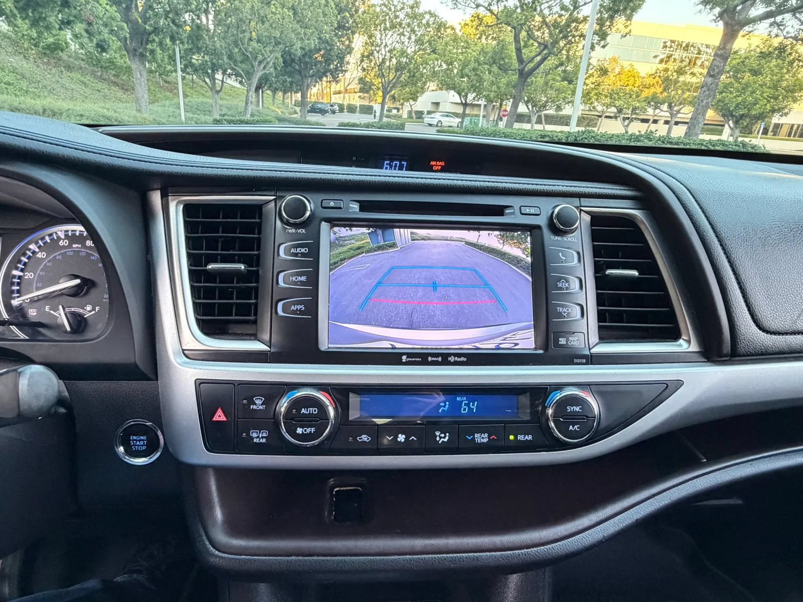 Used 2016 Toyota Highlander XLE FWD image 19
