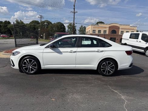 Used 2025 Volkswagen Jetta Sport FWD image 8