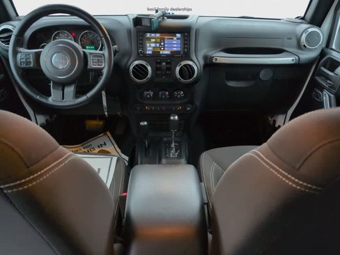 Used 2018 Jeep Wrangler Unlimited Rubicon w/ Cold Weather Group image 15