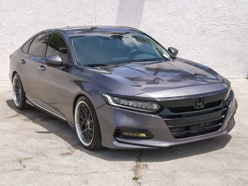 Used 2018 Honda Accord Touring image 3