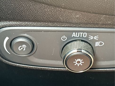 Certified 2018 Chevrolet Equinox LS FWD image 21