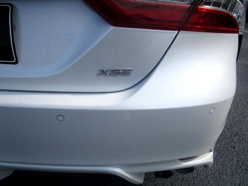 Used 2018 Toyota Camry XSE image 25