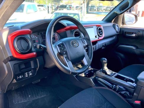Used 2017 Toyota Tacoma TRD Off-Road w/ Tow Package (A/T) image 16