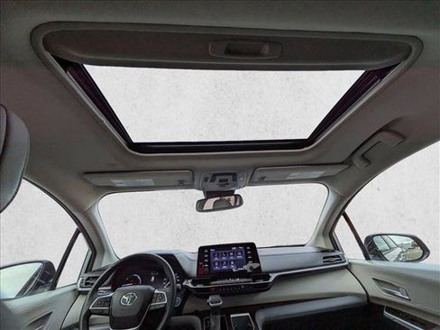 Used 2024 Toyota Sienna XLE image 20