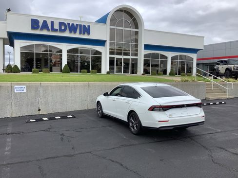 Used 2023 Honda Accord EX image 5