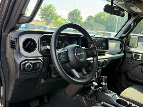 Used 2025 Jeep Gladiator Sport AWD/4WD image 14