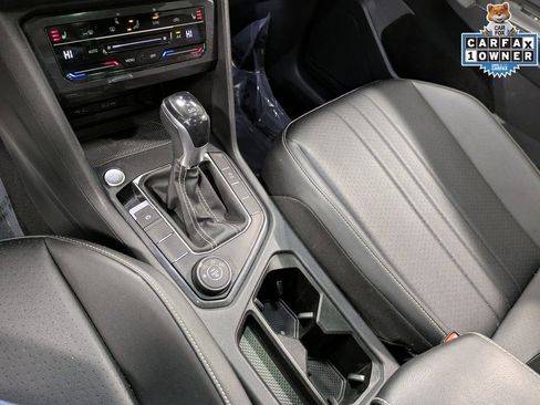 Used 2022 Volkswagen Tiguan SE w/ Panoramic Sunroof Package AWD/4WD image 16