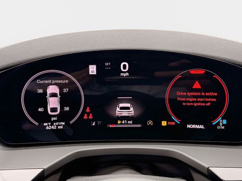 Used 2025 Porsche Panamera RWD image 14