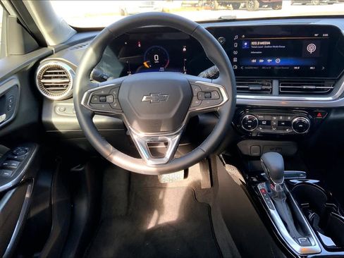 Used 2025 Chevrolet Trax ACTIV w/ Driver Confidence Package image 5