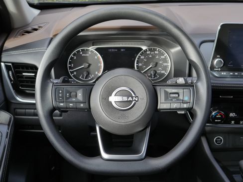 Certified 2022 Nissan Rogue SV image 6