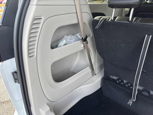 Used 2024 Chrysler Pacifica Touring-L image 48