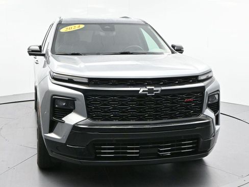 Used 2024 Chevrolet Traverse RS w/ LPO, Floor Liner Package AWD/4WD image 2