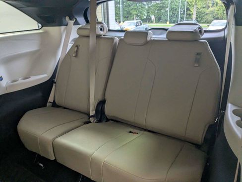 Used 2021 Toyota Sienna XLE w/ XLE Plus Package FWD image 37