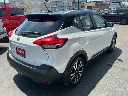 Used 2019 Nissan Kicks SR w/ SR Premium Package FWD image 4