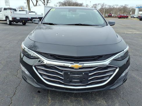 Used 2025 Chevrolet Malibu LT FWD image 2