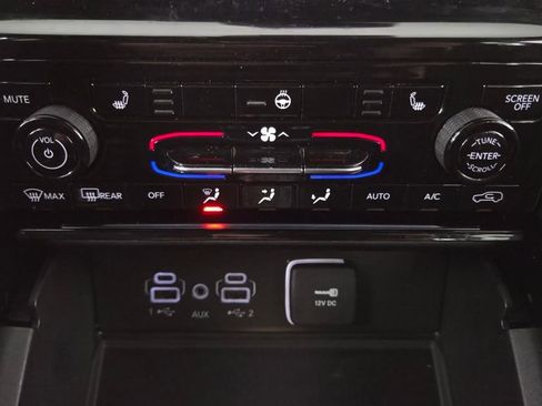 Used 2023 Jeep Grand Cherokee L Laredo image 26