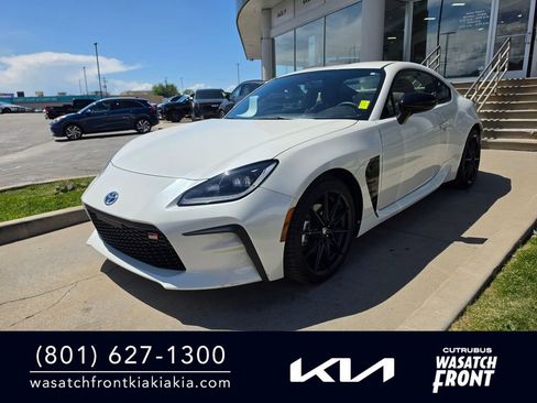 Used 2023 Toyota GR86 Premium w/ ALL Weather Mat Package (TMS) RWD image 1