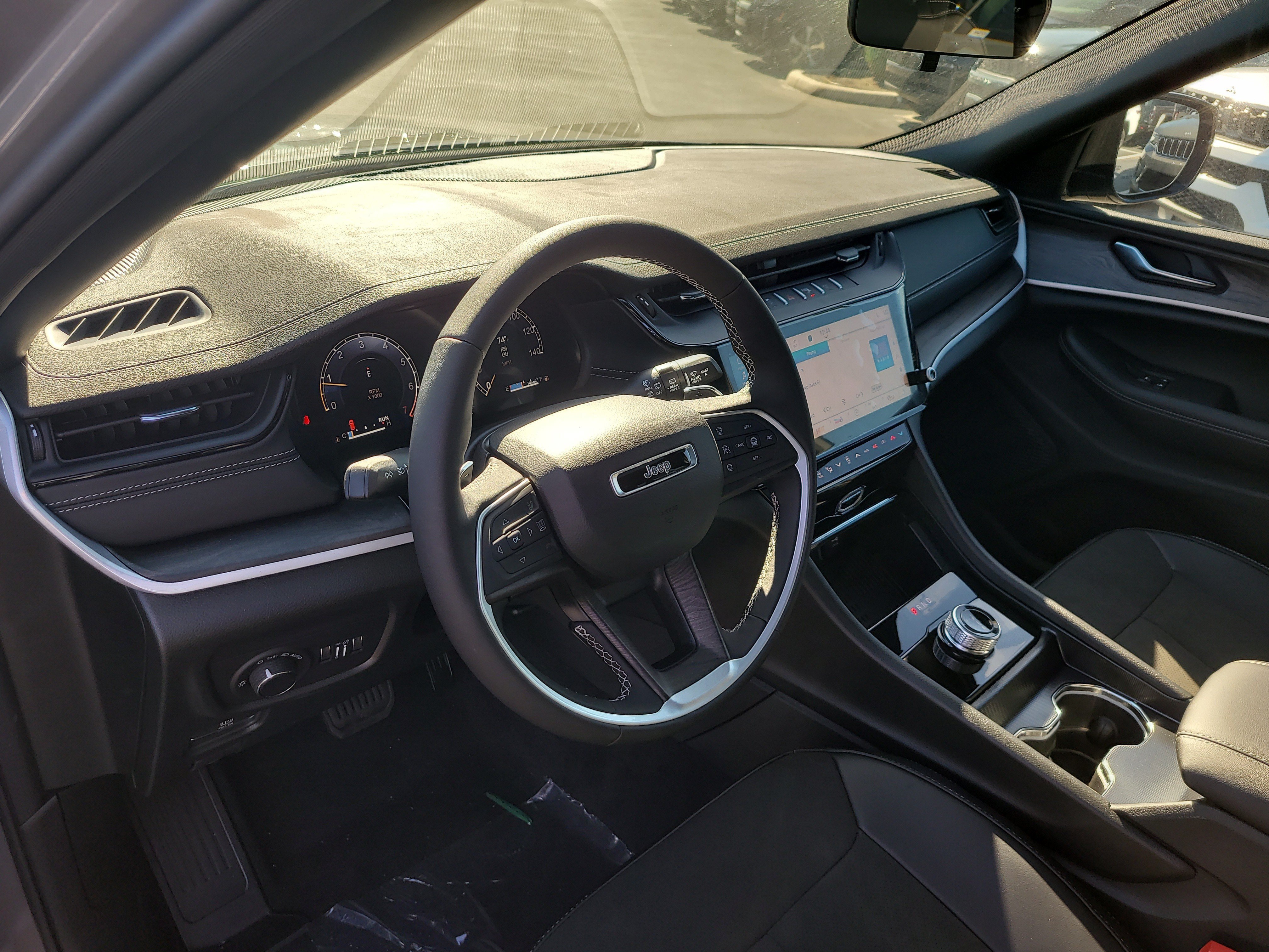New 2027 Jeep Grand Cherokee Altitude RWD image 15