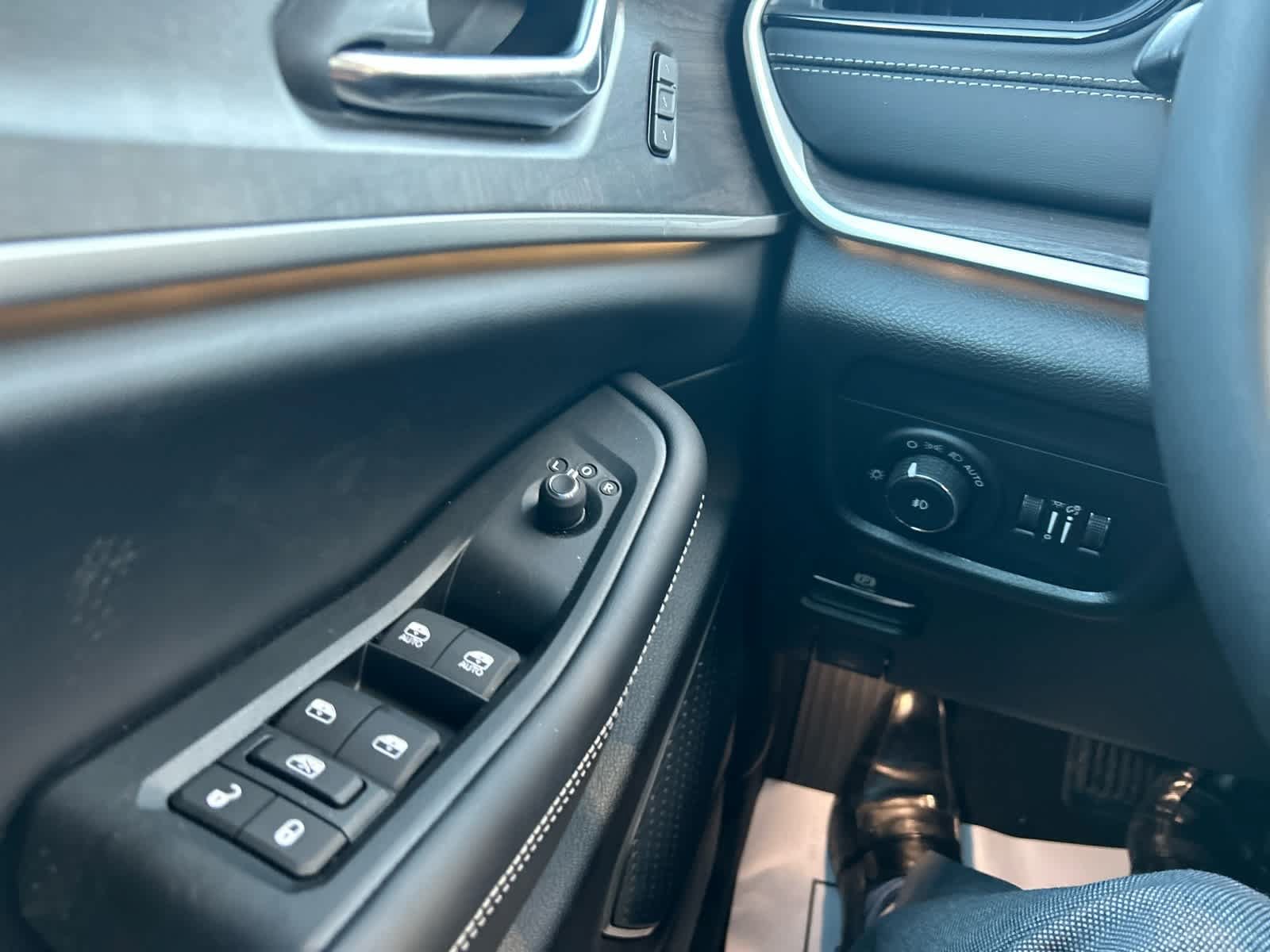 Used 2026 Jeep Grand Cherokee Limited AWD/4WD image 22