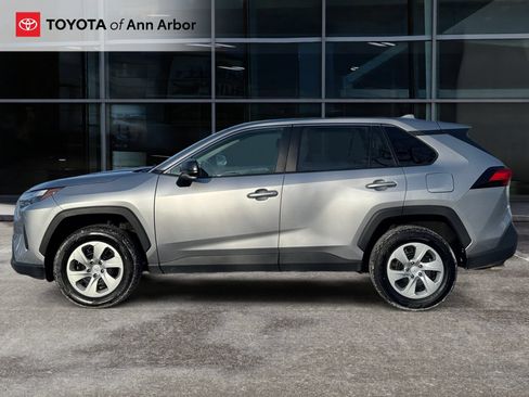 Used 2024 Toyota RAV4 LE AWD/4WD image 8