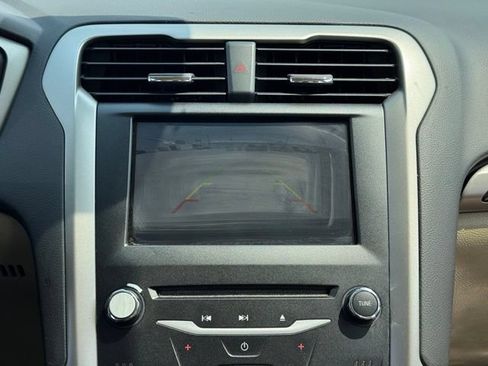 Used 2014 Ford Fusion SE w/ Equipment Group 202A FWD image 4