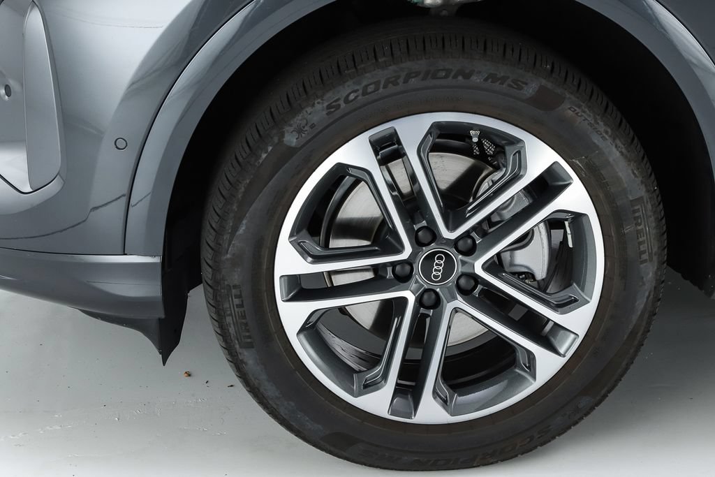 Used 2025 Audi Q5 Premium AWD/4WD image 9