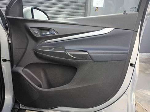 Used 2022 Chevrolet Bolt EUV LT w/ Convenience Package image 10