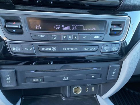 Used 2017 Honda Pilot Touring image 17