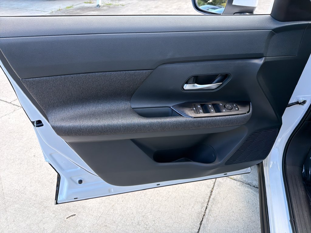 Certified 2025 Nissan Kicks SV FWD image 14