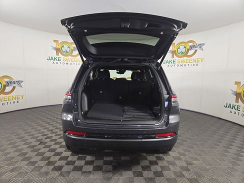 Used 2023 Jeep Grand Cherokee Altitude AWD/4WD image 32