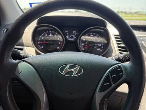 Used 2016 Hyundai Elantra SE FWD image 11
