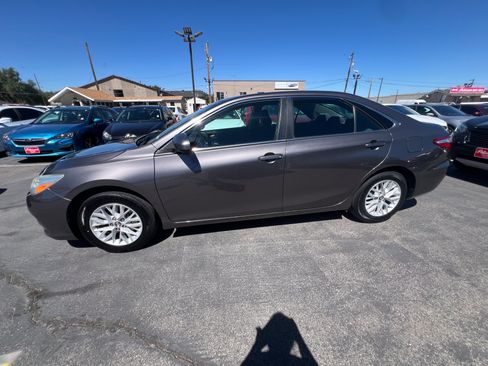 Used 2016 Toyota Camry LE FWD image 4