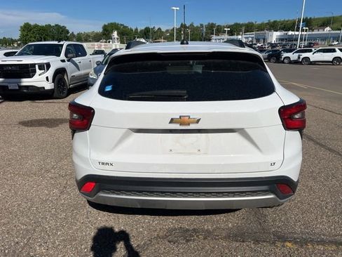 Used 2024 Chevrolet Trax LT w/ LT Convenience Package FWD image 7