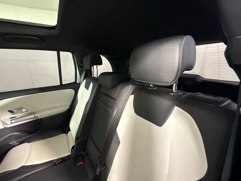 Used 2022 Mercedes-Benz GLB 250 image 29