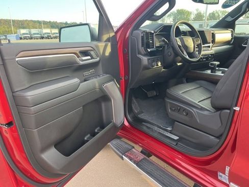 Used 2025 Chevrolet Silverado 1500 High Country image 14