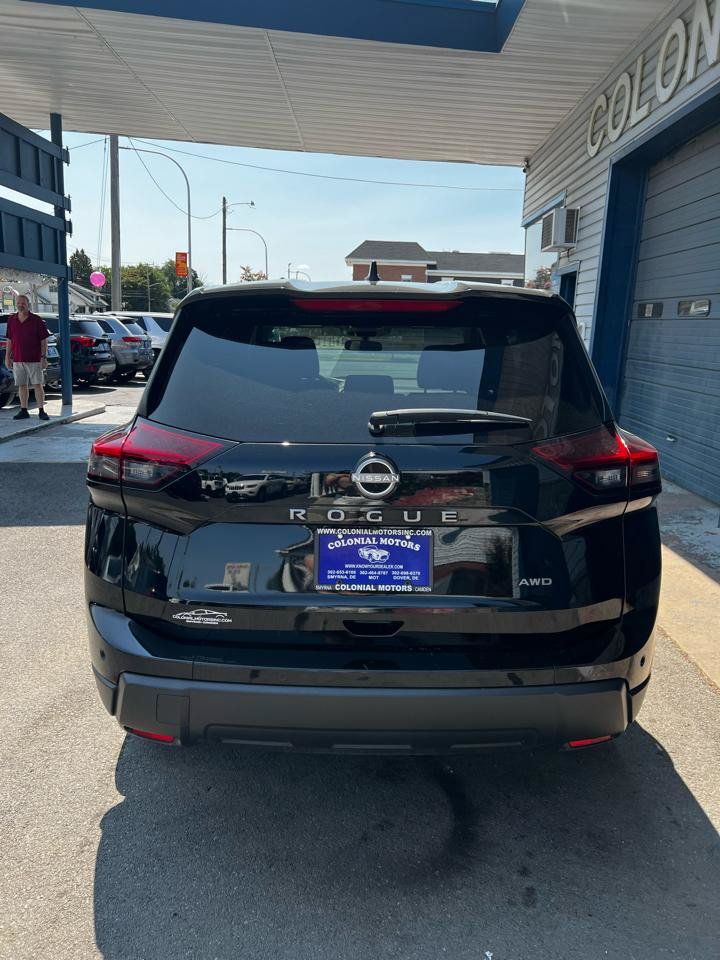Used 2024 Nissan Rogue S AWD/4WD image 7