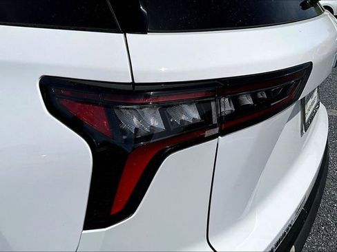 Used 2025 Chevrolet Equinox LT image 23