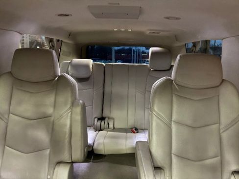 Used 2017 Cadillac Escalade ESV Premium Luxury image 35