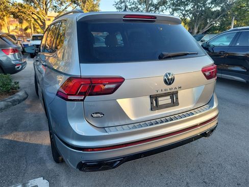 Certified 2022 Volkswagen Tiguan SE R-Line image 10