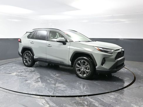 Used 2023 Toyota RAV4 XLE Premium image 5