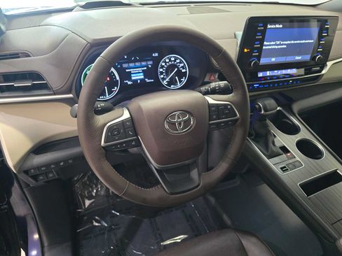 Certified 2021 Toyota Sienna Platinum AWD/4WD image 2