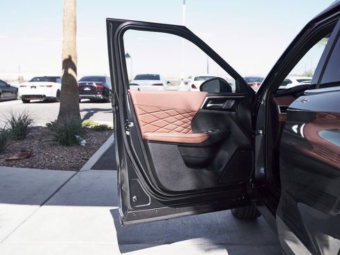 Used 2025 Mitsubishi Outlander SEL image 17