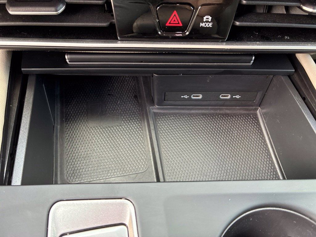 Used 2024 Volkswagen Atlas SE AWD/4WD image 25