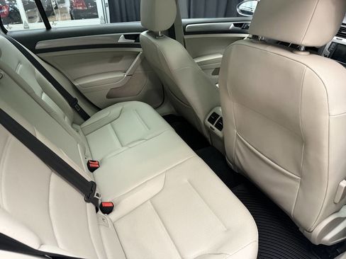 Used 2016 Volkswagen Golf SE image 24