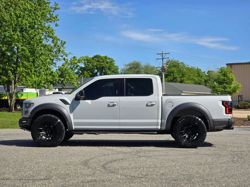 Used 2017 Ford F150 Raptor w/ Equipment Group 802A Luxury AWD/4WD image 3