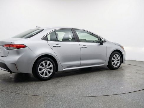 Used 2025 Toyota Corolla LE FWD image 9