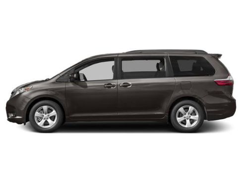 Used 2015 Toyota Sienna LE image 3