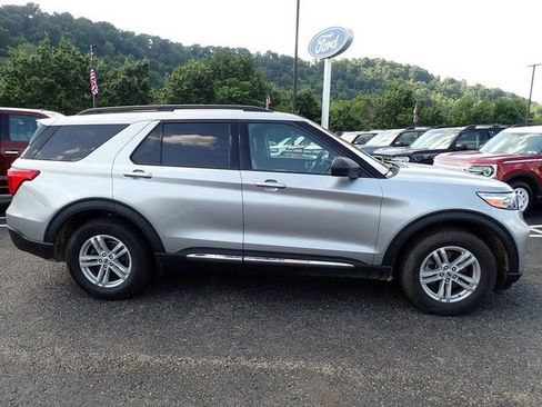 Used 2021 Ford Explorer XLT w/ Equipment Group 202A AWD/4WD image 7