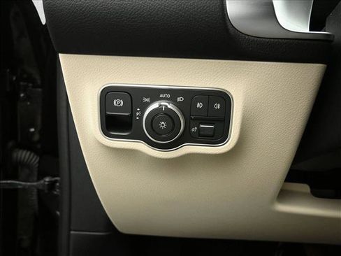 Certified 2025 Mercedes-Benz GLB 250 4MATIC image 18