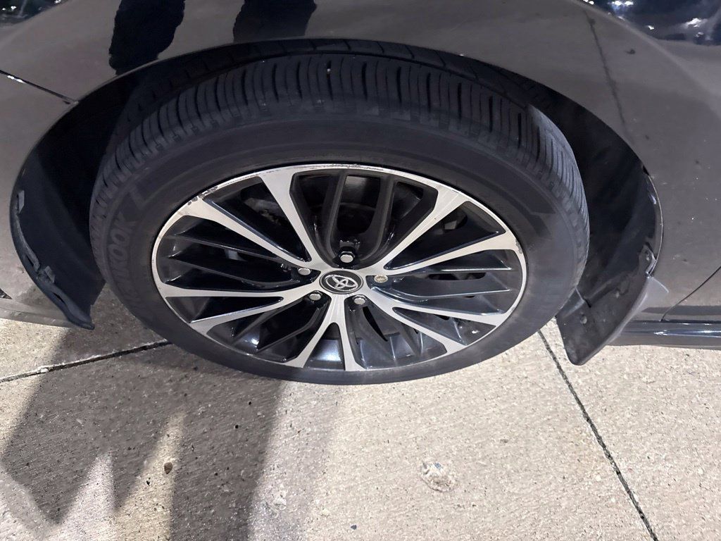 Used 2020 Toyota Camry SE FWD image 12